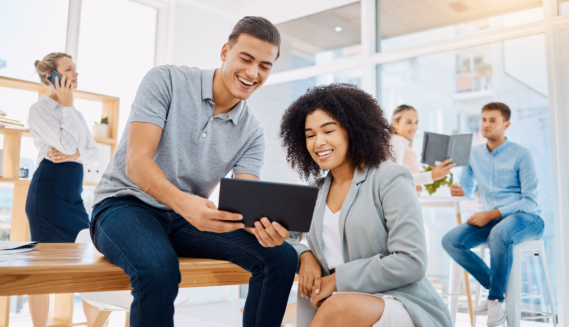 business-team-meeting-social-media-office-happy-employee-workers-digital-tablet-working-together-teamwork-collaboration-diversity-creative-people-project-discussion